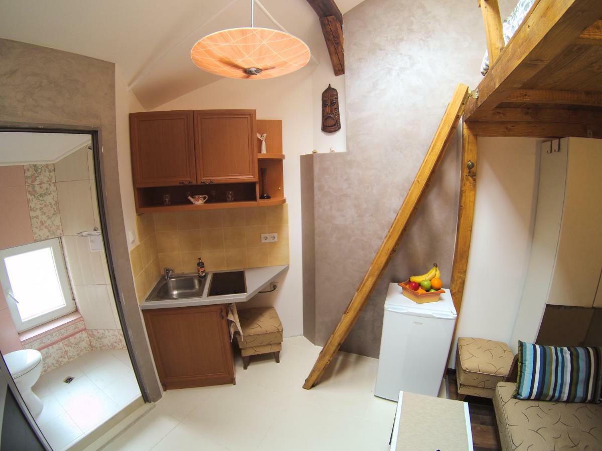 Vitosha Blvd - Attic Studio Sofia Exterior photo